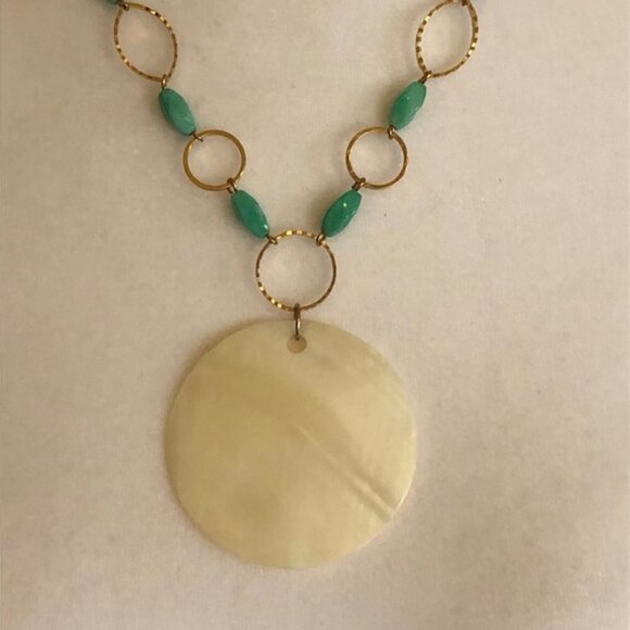 AVON Mother of Pearl Round Disc Turquoise Bead Gold Chain Necklace Vinta… - Picture 3 of 15